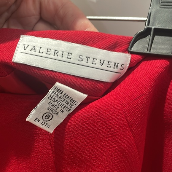 Red skirt - Picture 2 of 6